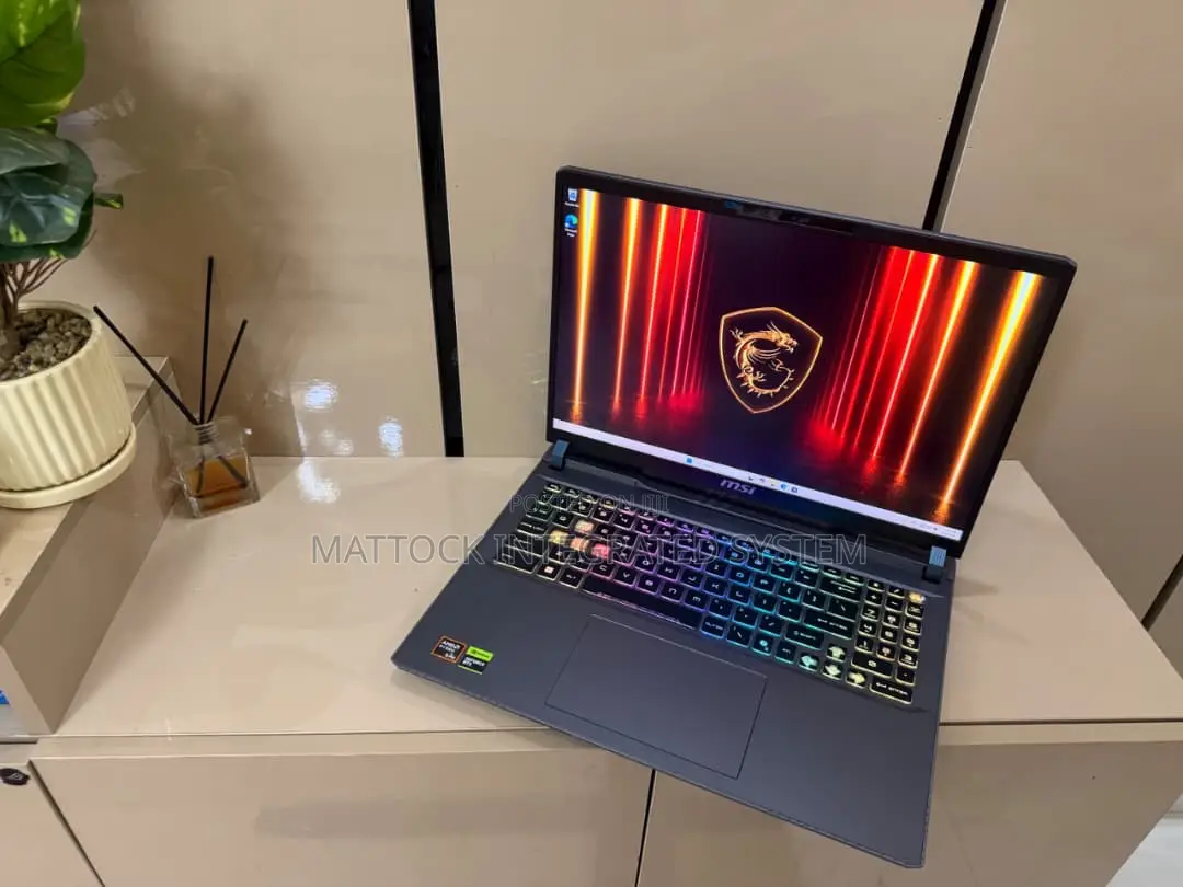 Laptop MSI Vector 16 HX AI A2XWIG 16GB AMD Ryzen 9 SSD 1T