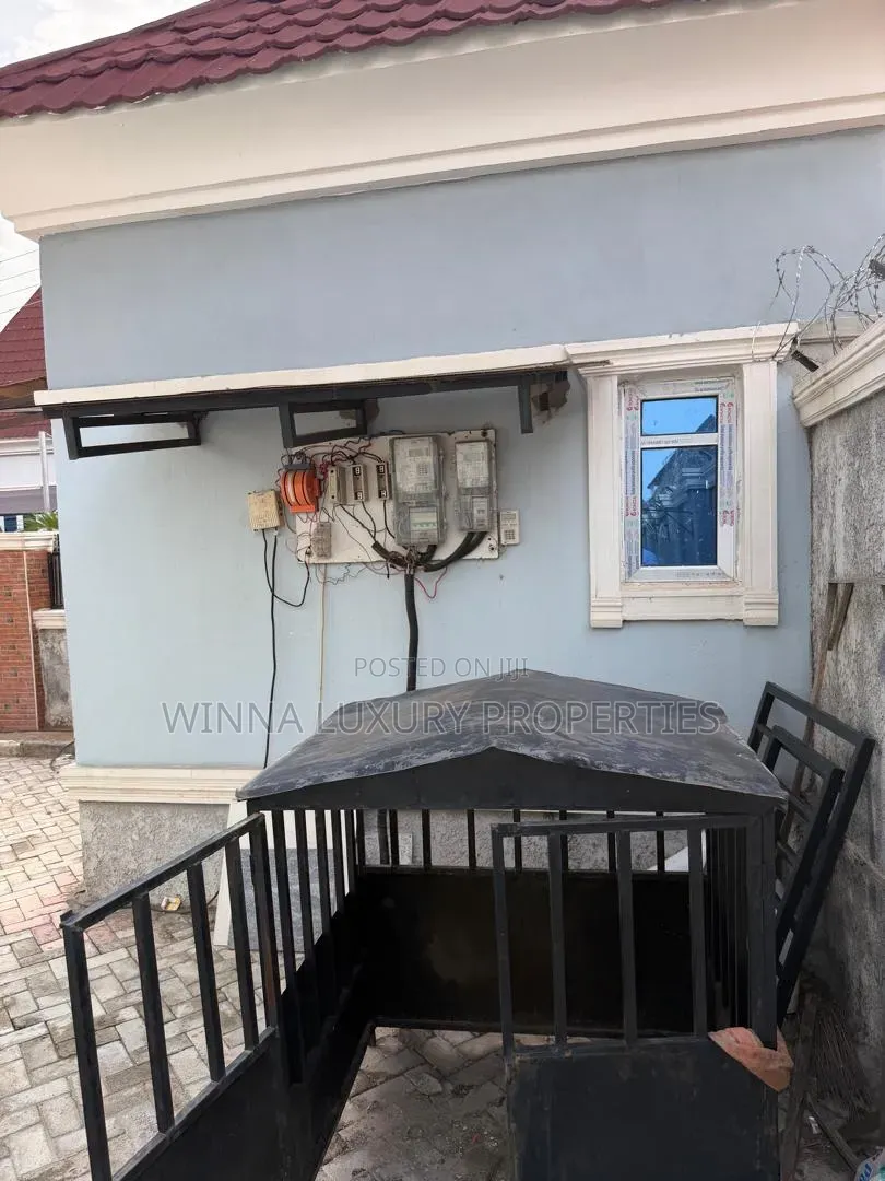 4bdrm Penthouse in Side View Estate, Lugbe District for rent