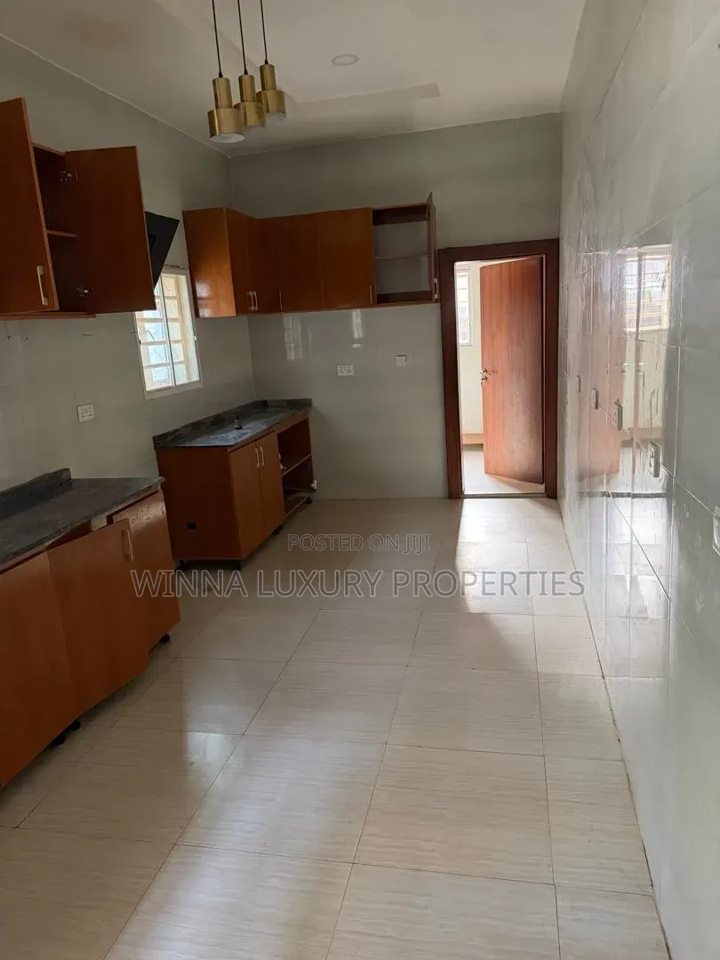 4bdrm Penthouse in Side View Estate, Lugbe District for rent