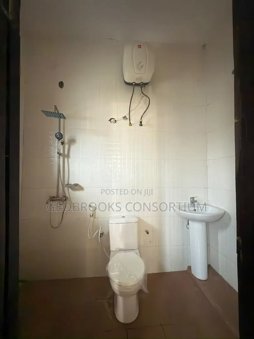 3bdrm Apartment in Kolefunmi Estate, Akobo for rent