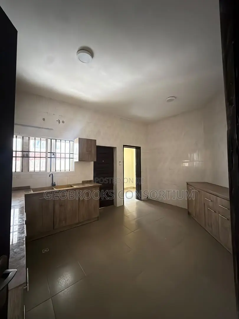 3bdrm Apartment in Kolefunmi Estate, Akobo for rent
