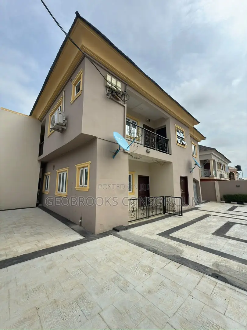 3bdrm Apartment in Kolefunmi Estate, Akobo for rent