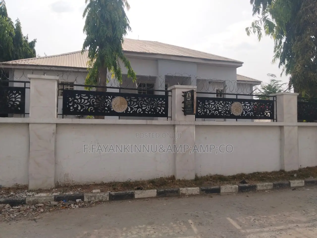 17bdrm House in Utako for sale