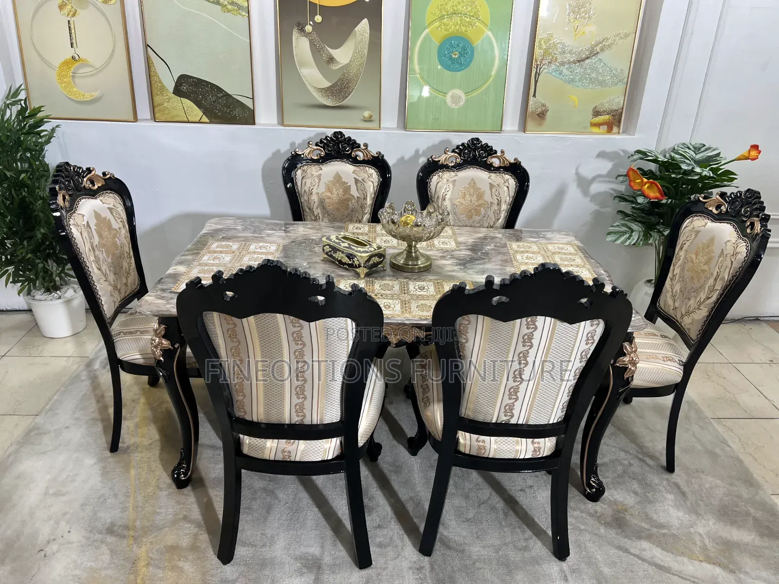 Majesty Royal Dining Table
