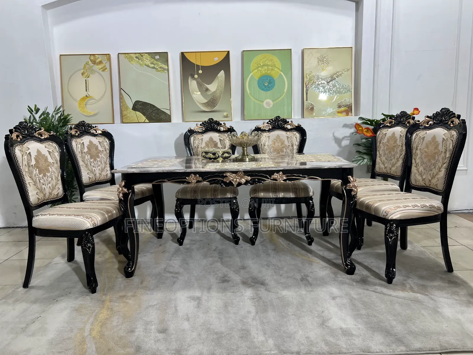 Majesty Royal Dining Table
