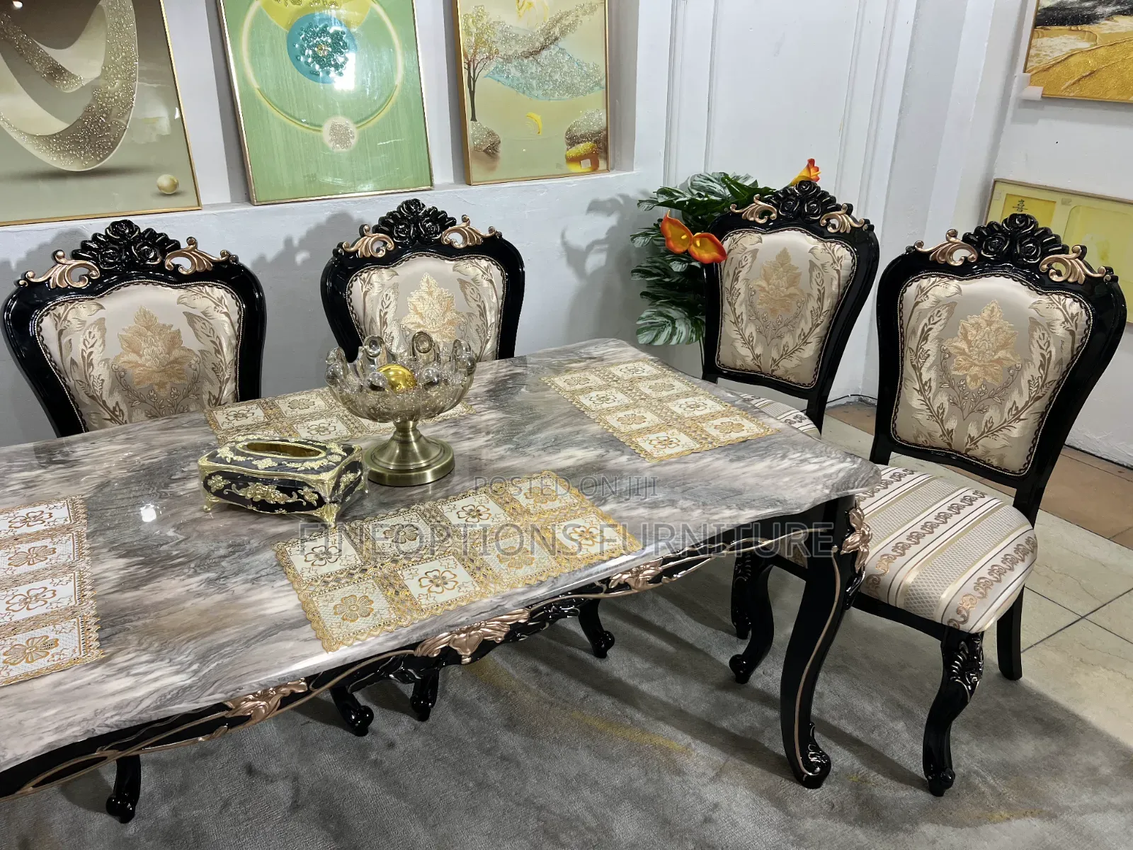 Majesty Royal Dining Table