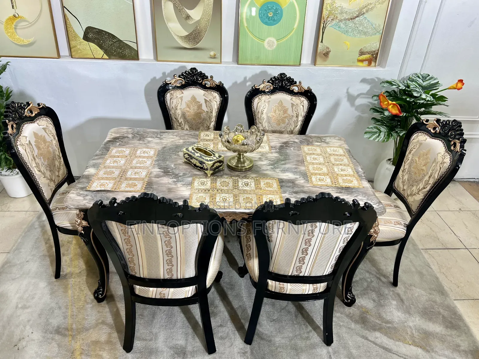 Majesty Royal Dining Table