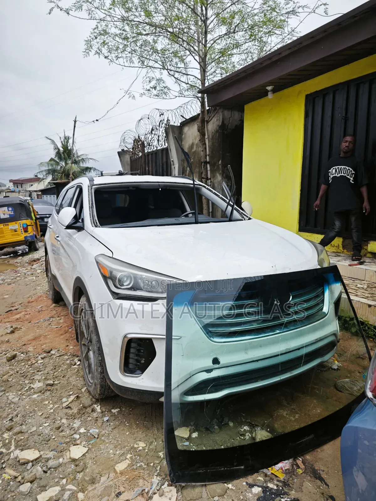 Hyundai Santafe 2016 Windscreen Glass Available Installed at Chimatex
