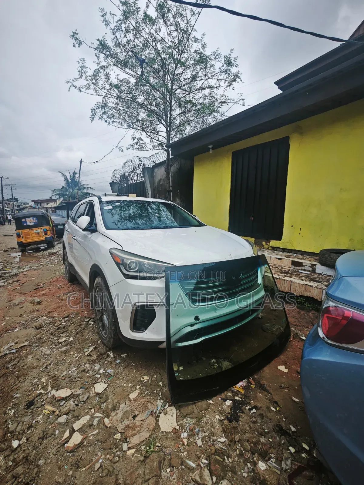 Hyundai Santafe 2016 Windscreen Glass Available Installed at Chimatex