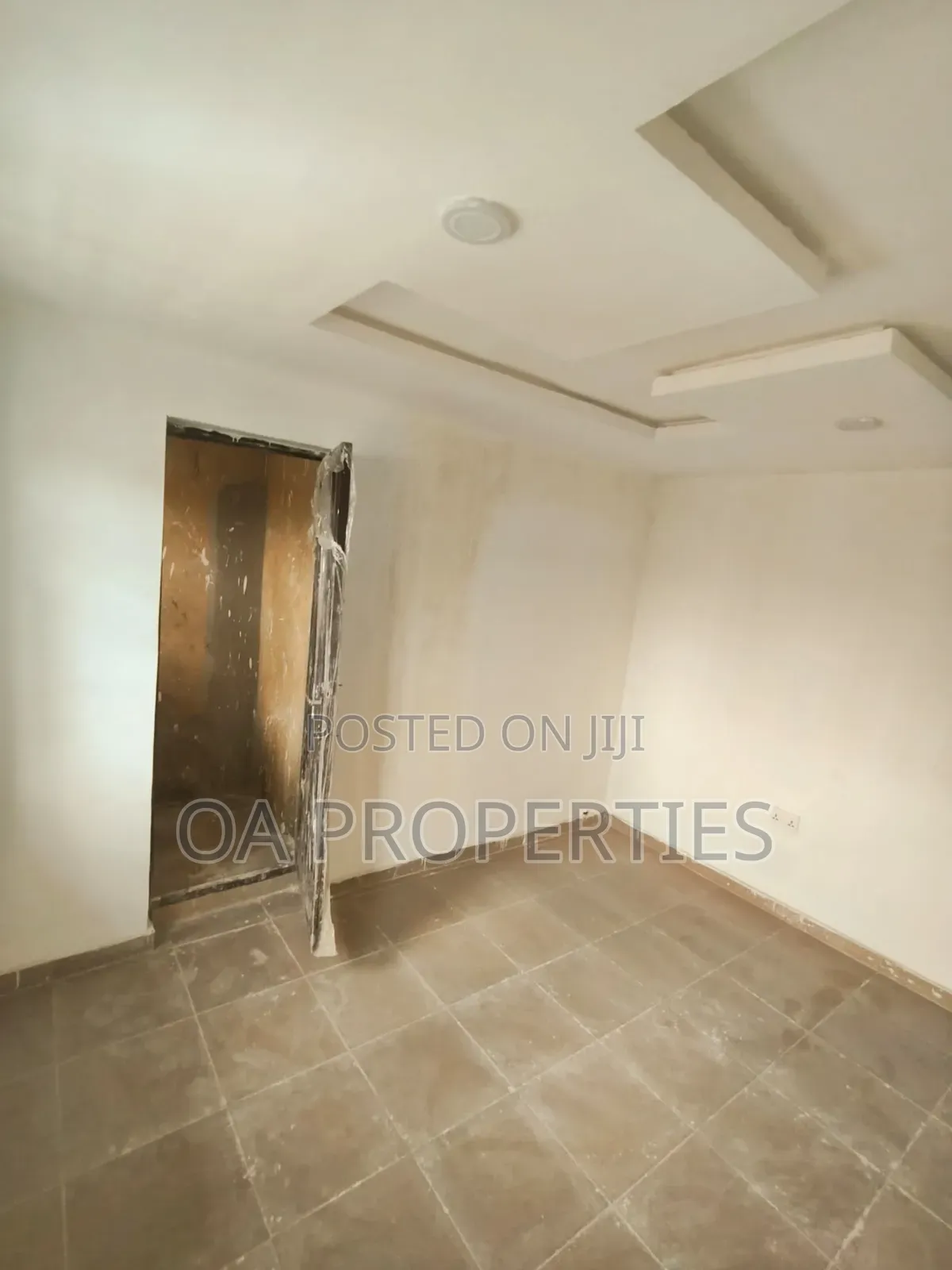 4bedroom Flat at Opp Ui, Along Ui First Gate, Ui Ibadan. 3m/Annum