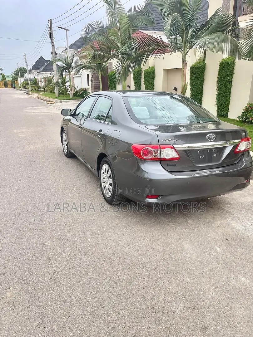Toyota Corolla LE 4dr Sedan (1.8L 4cyl 4A) 2013 Gray