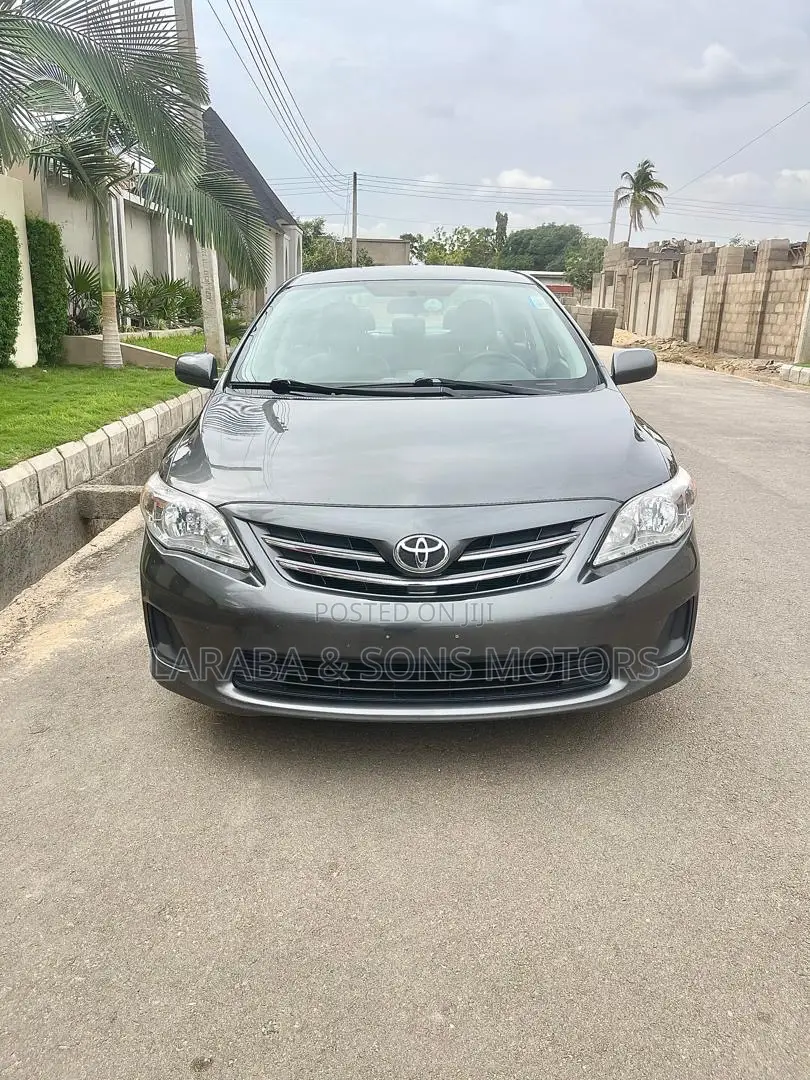 Toyota Corolla LE 4dr Sedan (1.8L 4cyl 4A) 2013 Gray