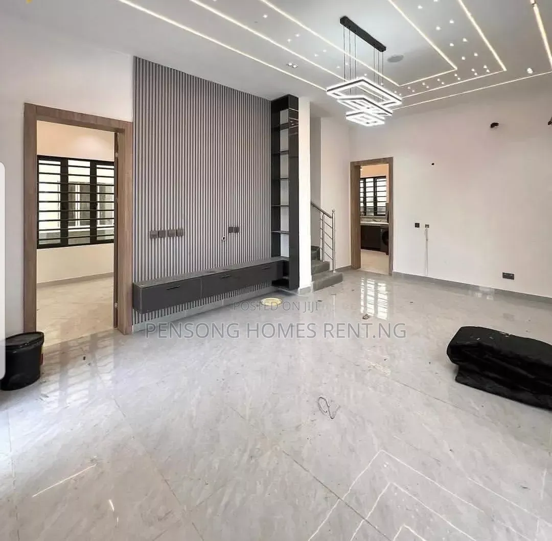 4bdrm Duplex in Lekki Palm, Ado / Ajah for rent