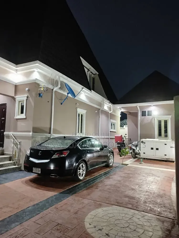 7bdrm Penthouse in Efab, Gwarinpa for sale