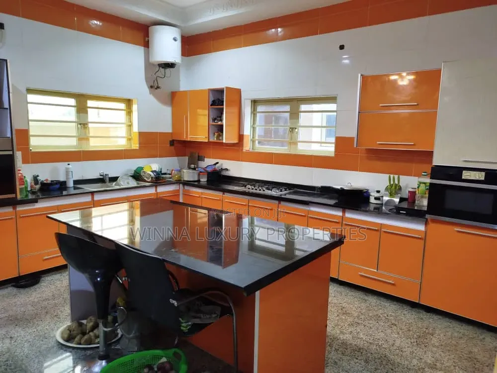 7bdrm Penthouse in Efab, Gwarinpa for sale