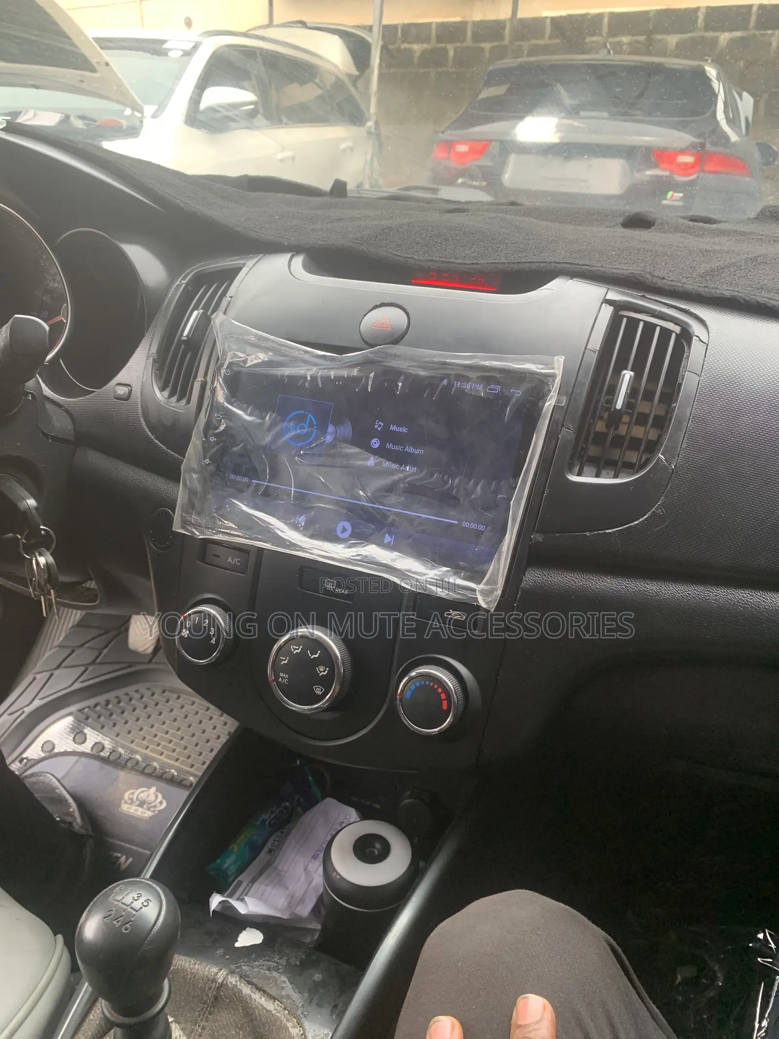 2012-2017 Kia Cerato Android Navigation + Reverse Camera