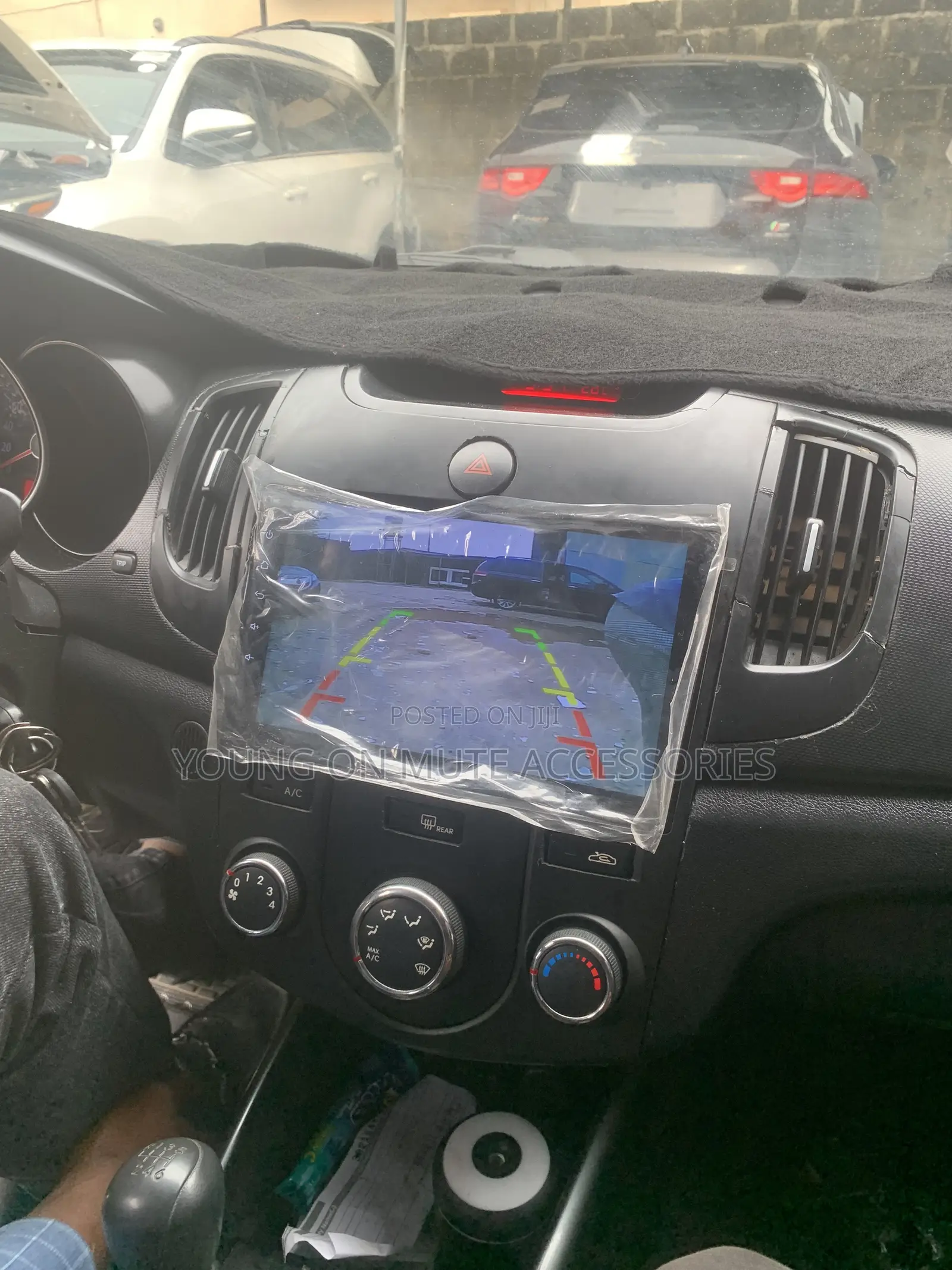 2012-2017 Kia Cerato Android Navigation + Reverse Camera