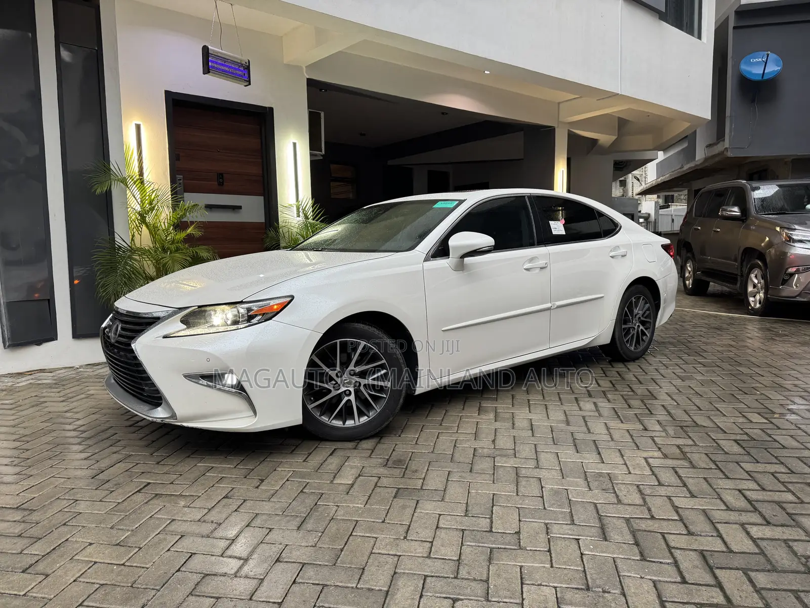 Lexus ES 350 FWD 2016 White