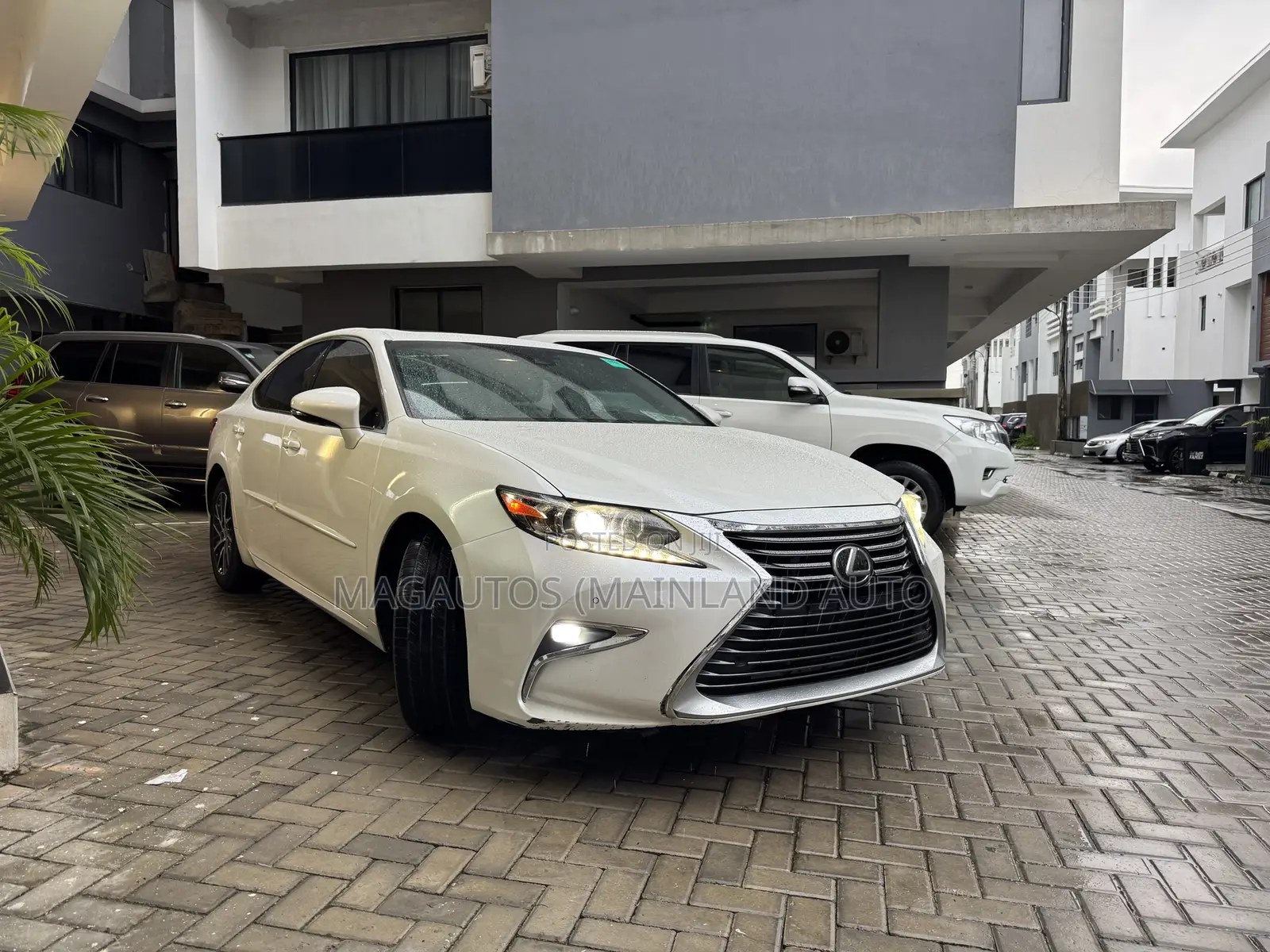 Lexus ES 350 FWD 2016 White