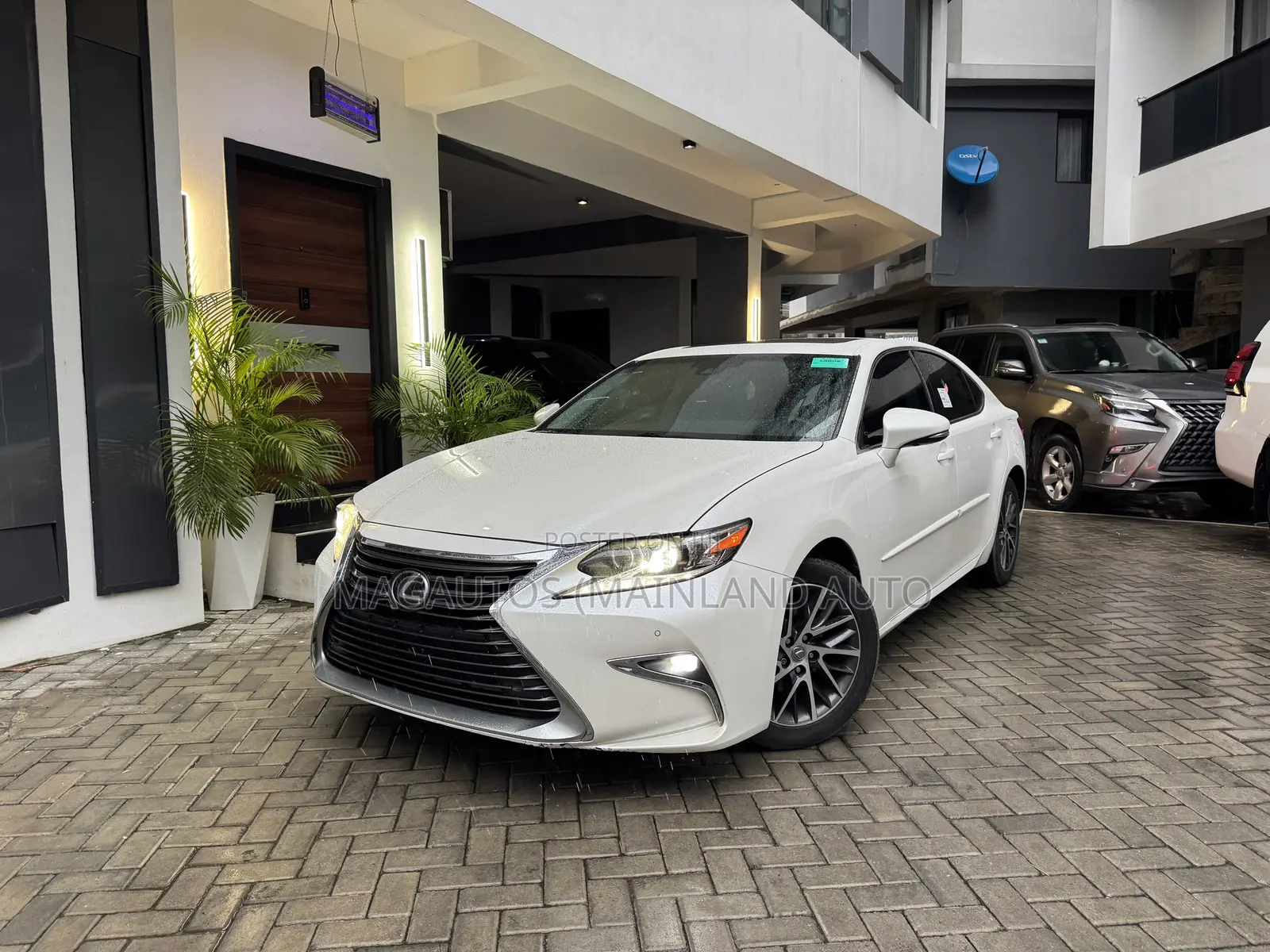 Lexus ES 350 FWD 2016 White
