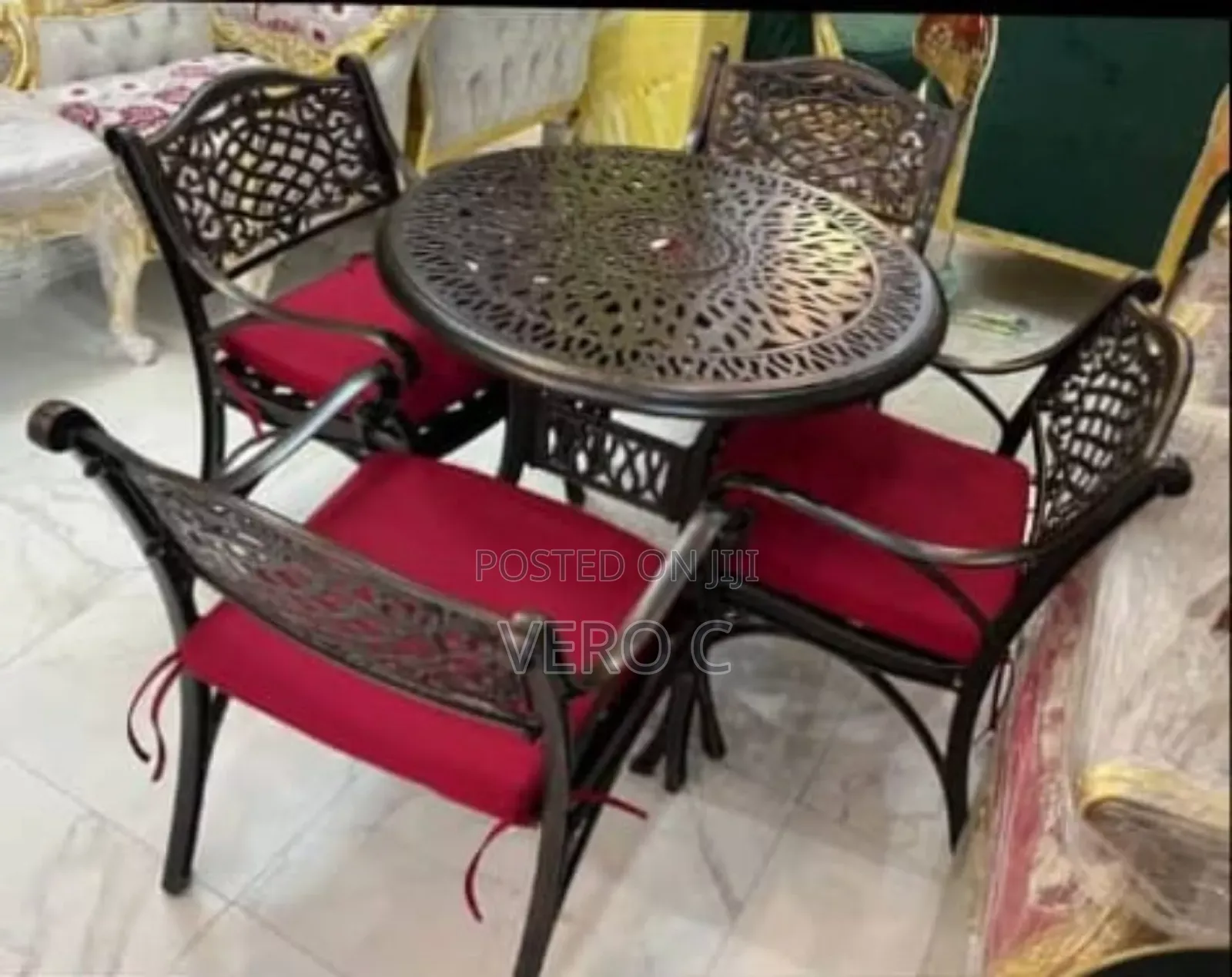 High Quality Outdoor Dining Table and Chairs