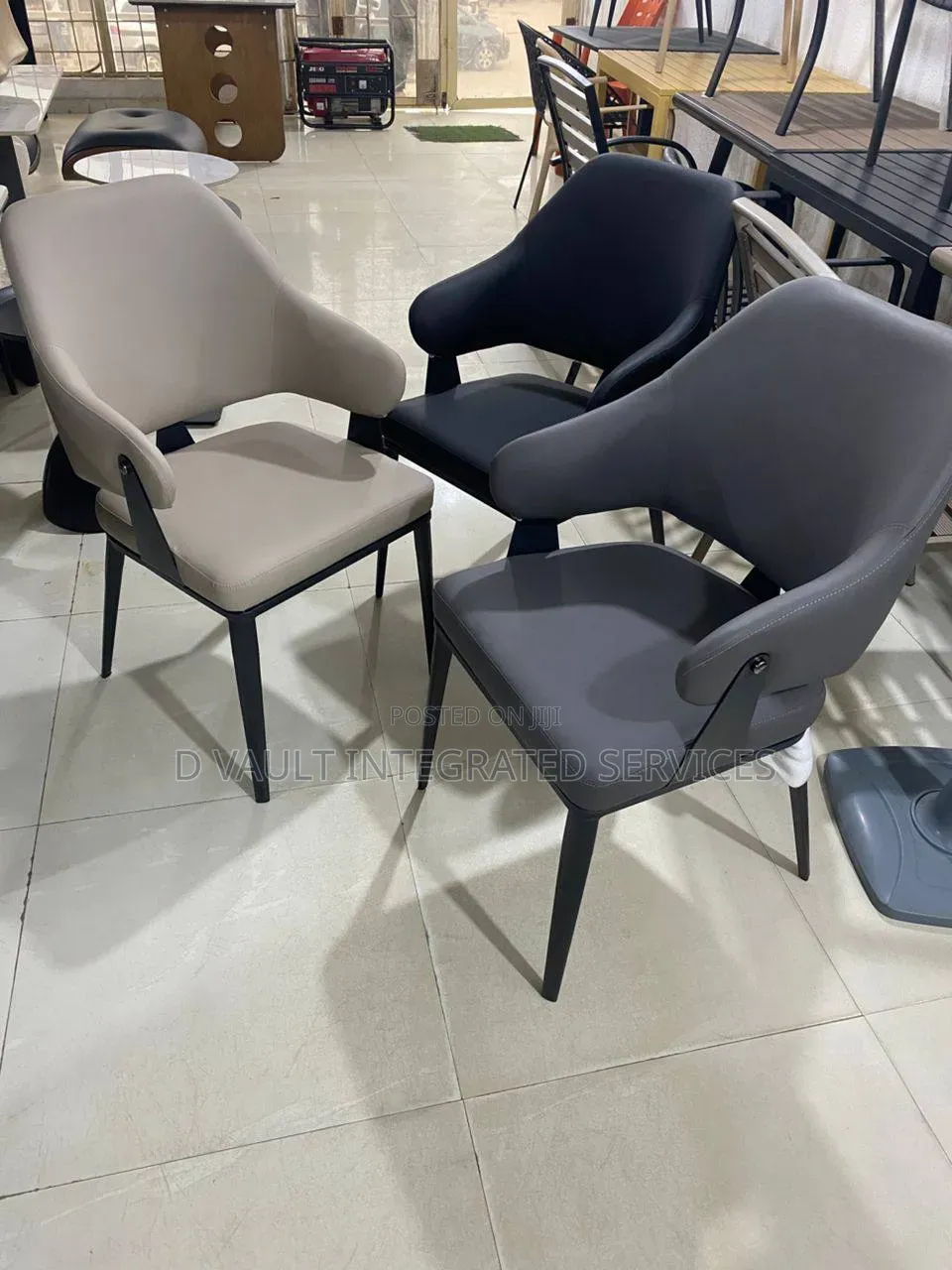 Dining Chair / Classic Restaurant Chair