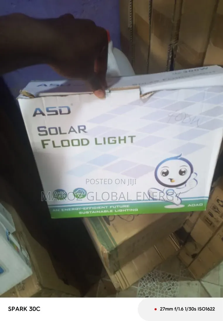 Brand New Pure 300w Solar Flood Light