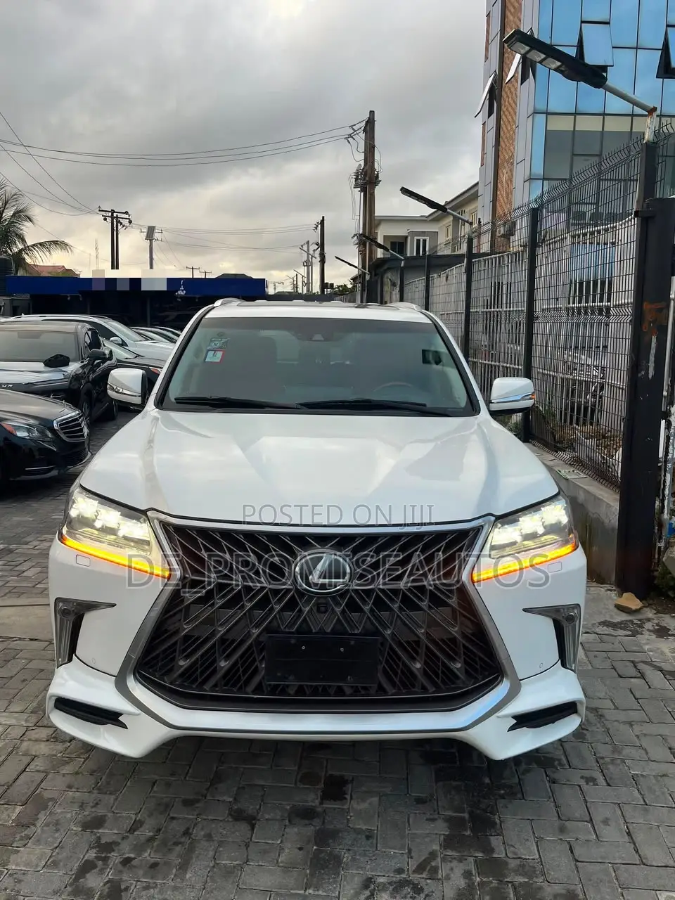 Lexus LX 2017 White