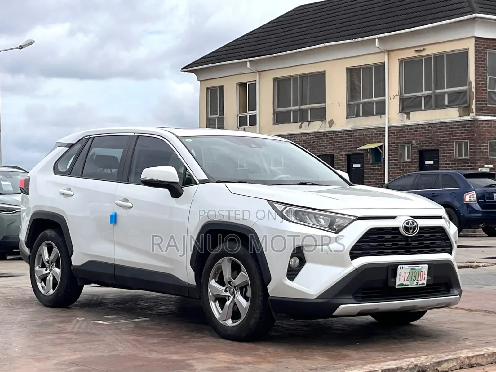 Toyota RAV4 2023 White