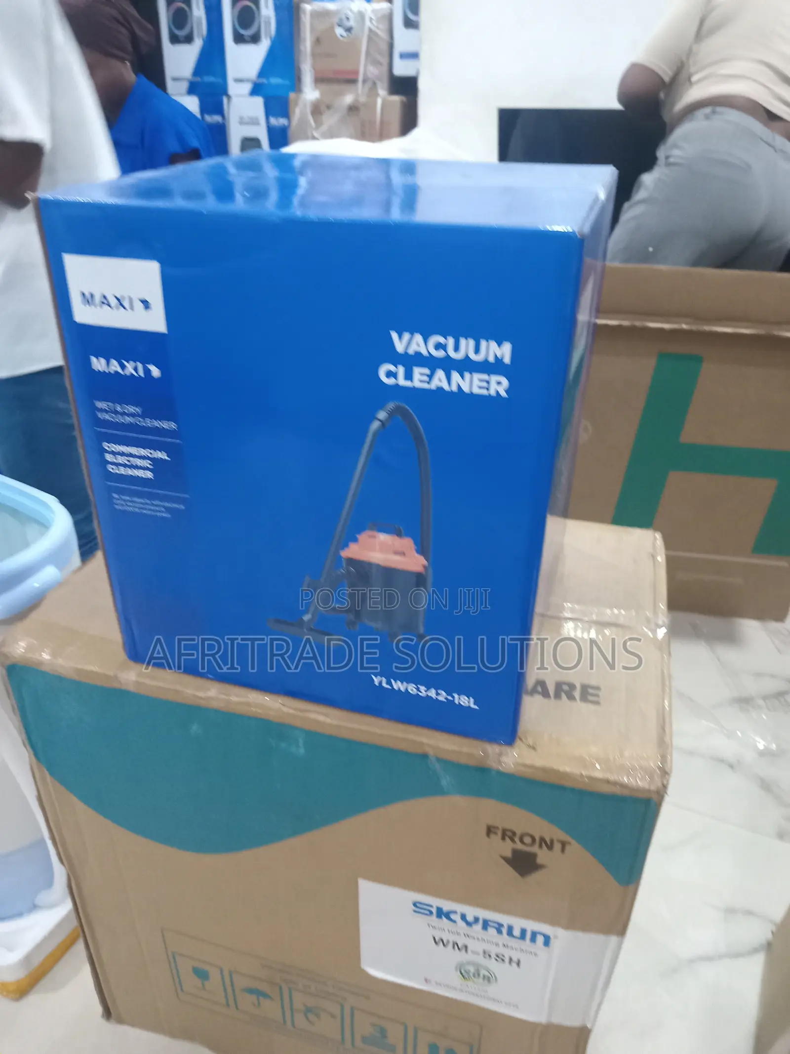 Maxi Vacuum Cleaner With Wet Dry Floor Brush