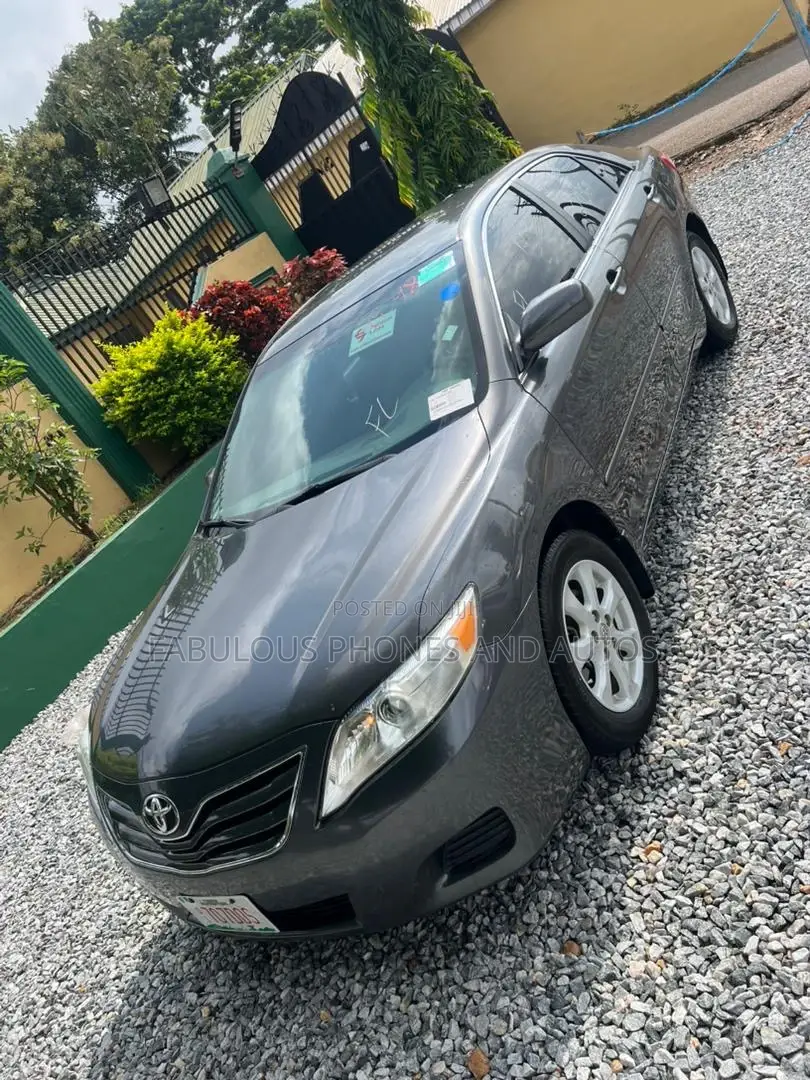 Toyota Camry LE 4dr Sedan (2.5L 4cyl 6AM) 2010 Gray