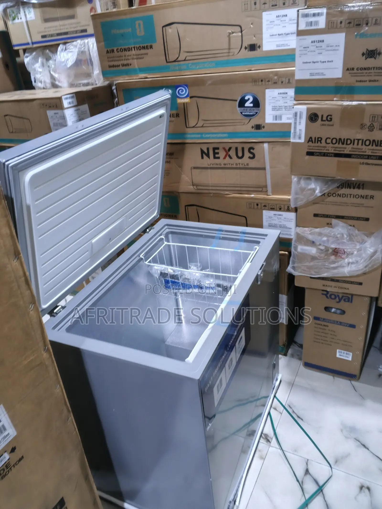 Midea 198l Chest Freezer With Durable Interior