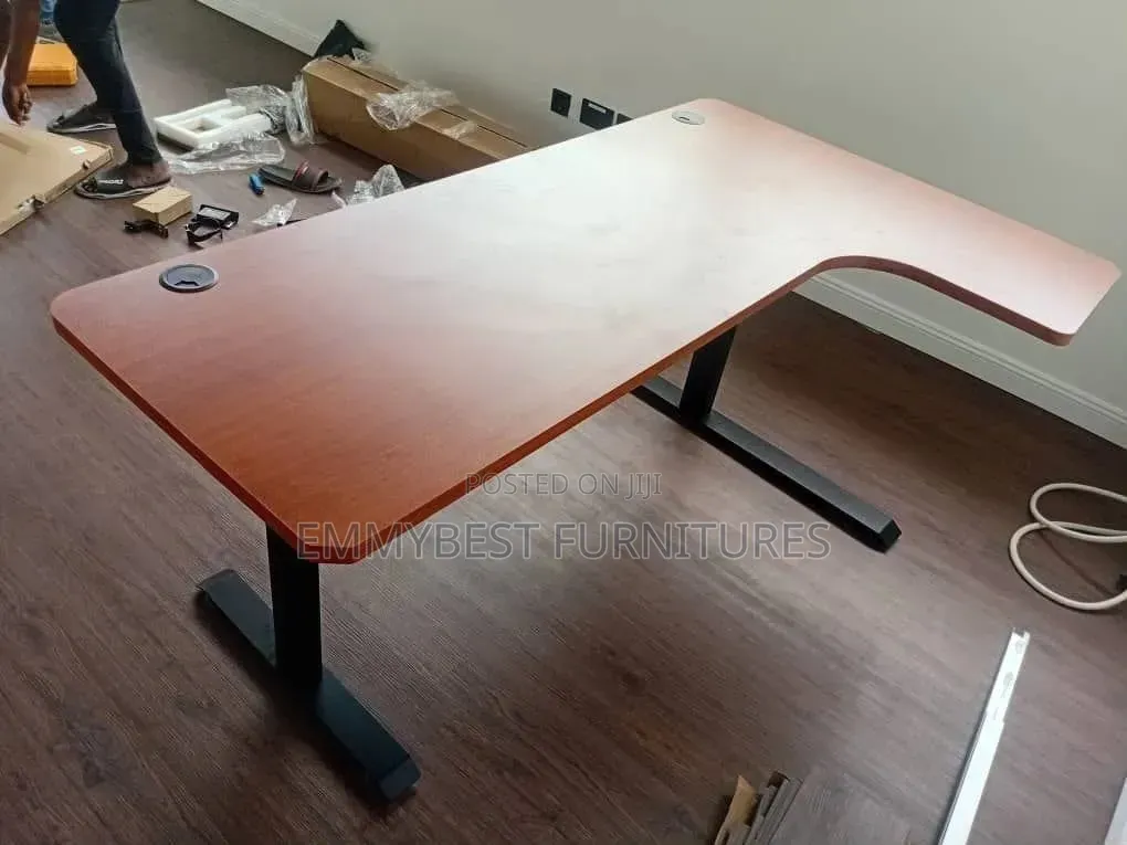 New Design Quality Electric Adjustable Height Desk.