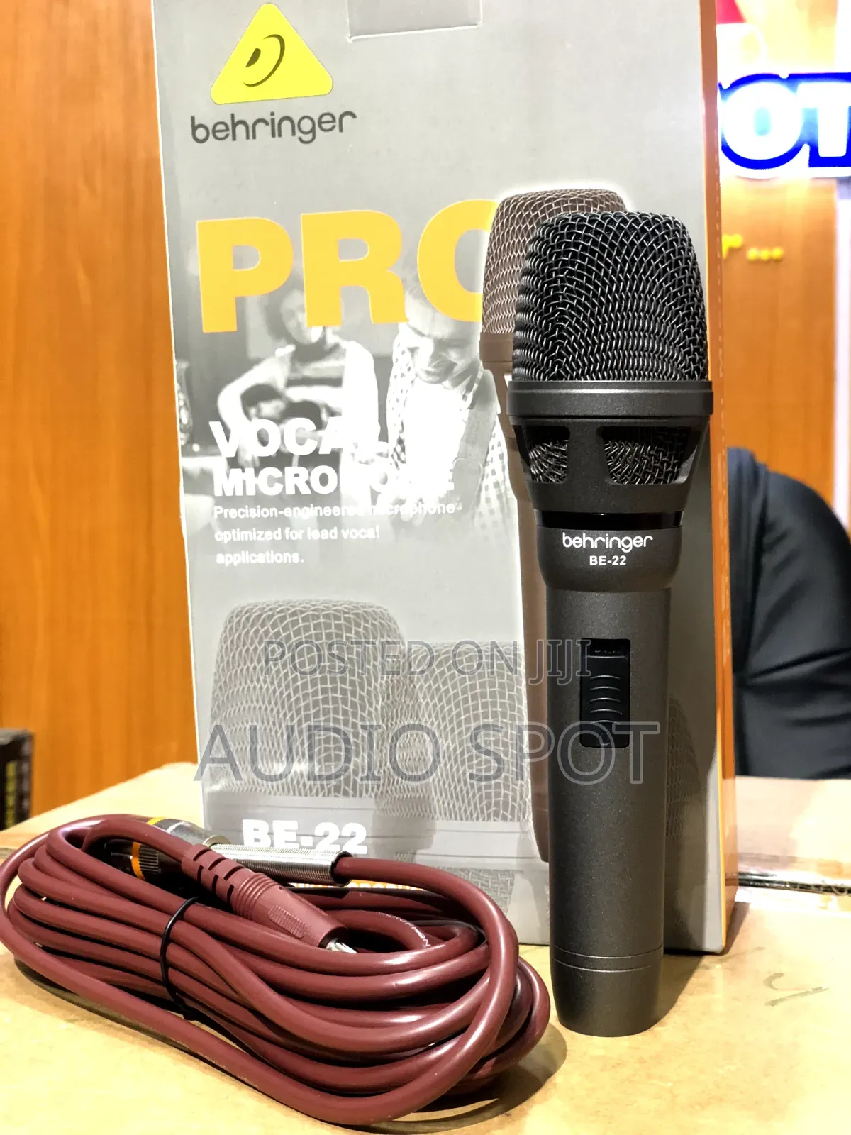 Behringer Be-22 Professional Vocal Dynamic Cardioid Wired Microphone