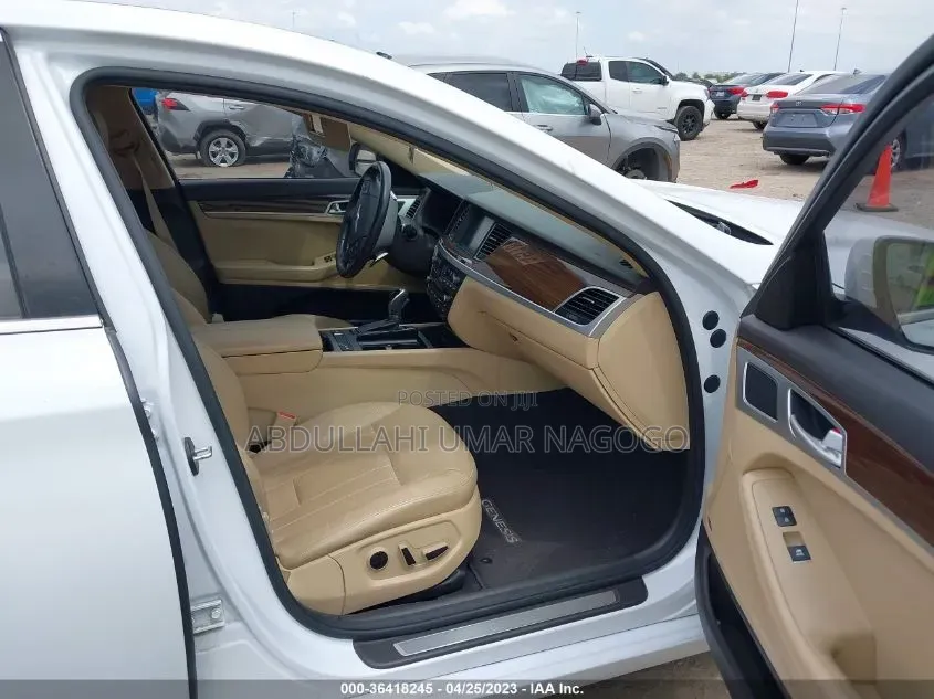 Hyundai Genesis 2015 White