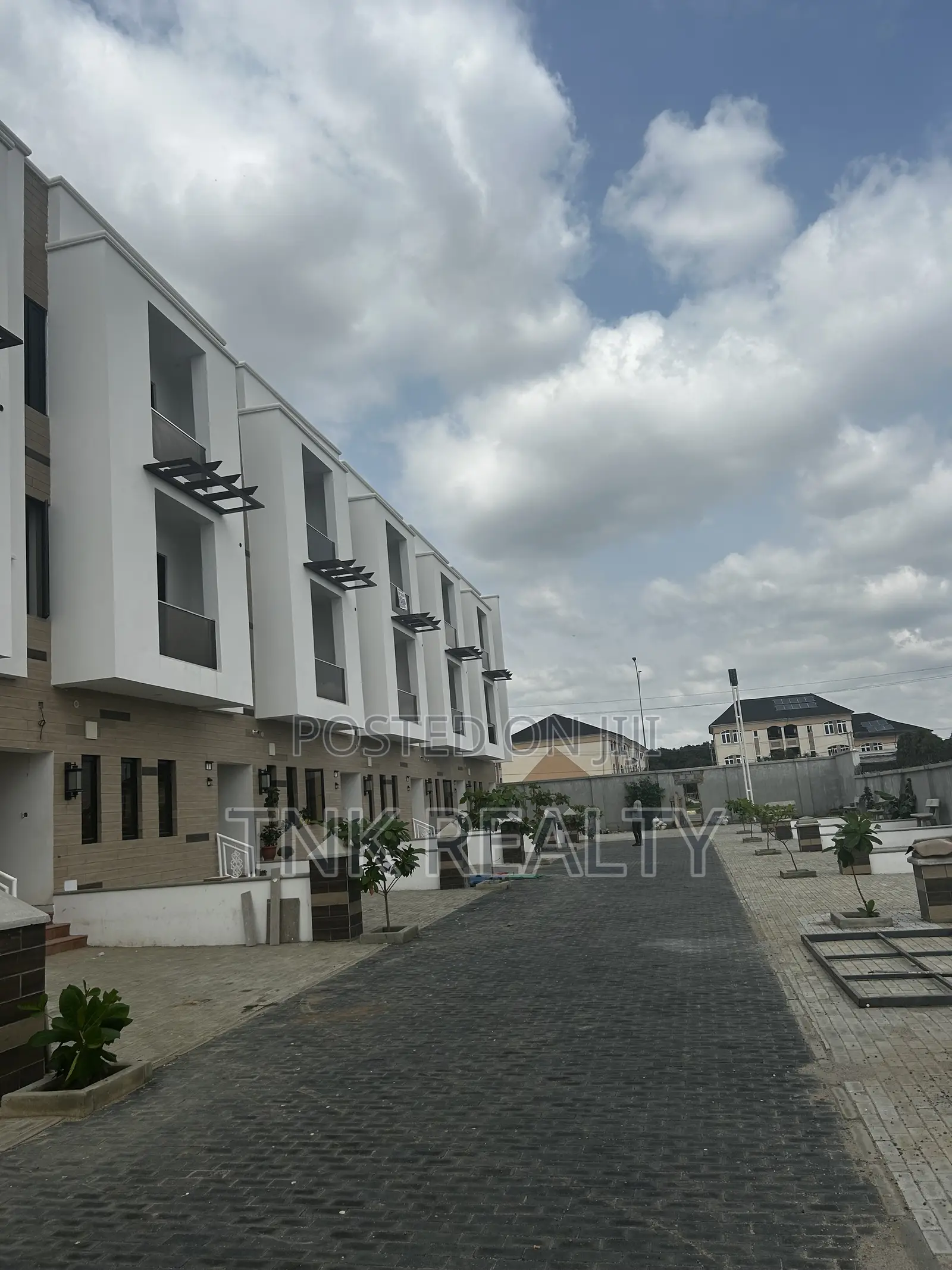Furnished 4bdrm Townhouse/Terrace in Jahi for sale