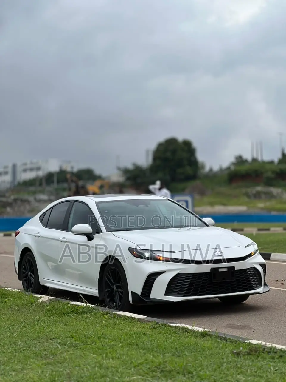 Toyota Camry SE 2025 White