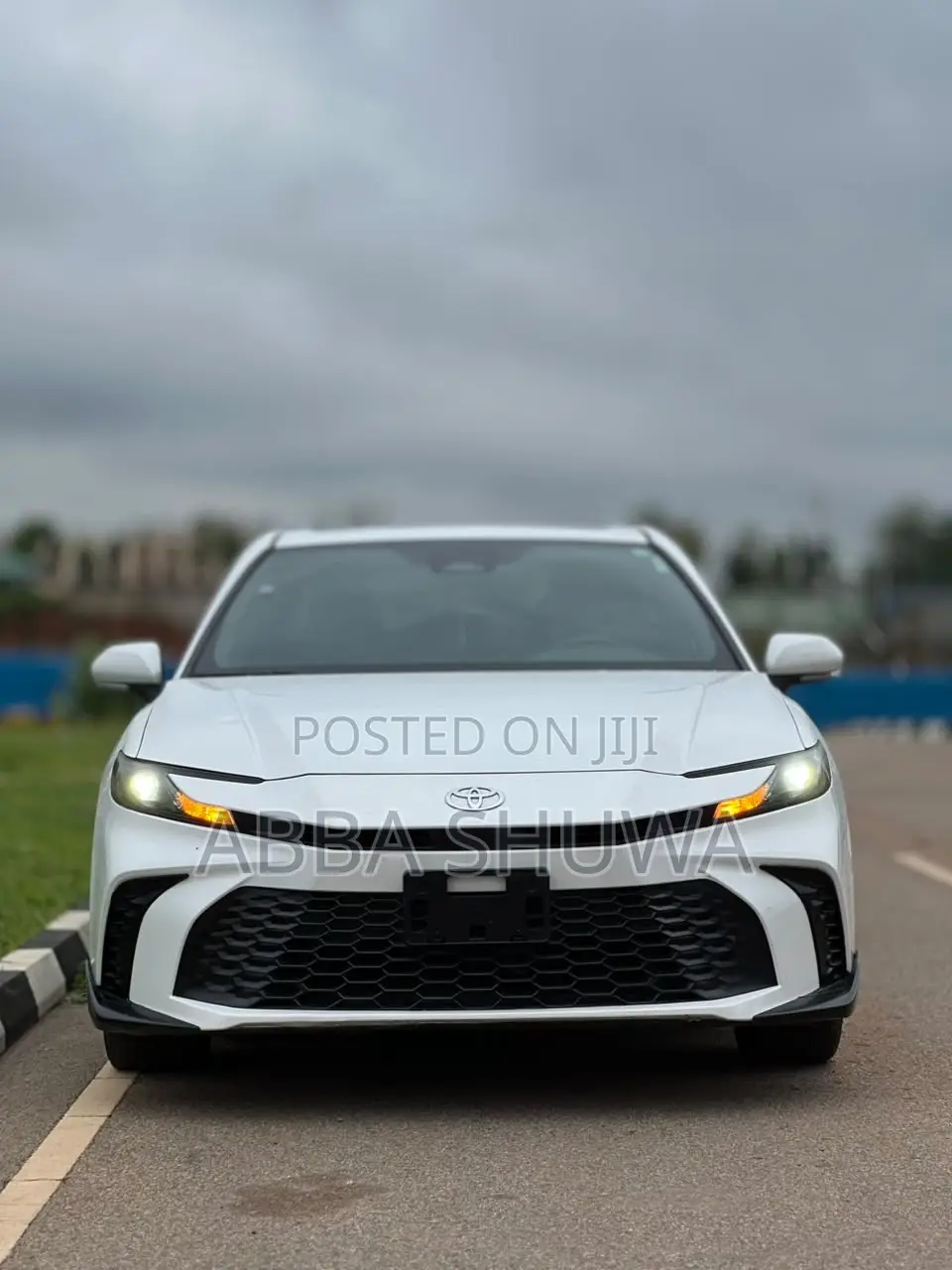 Toyota Camry SE 2025 White