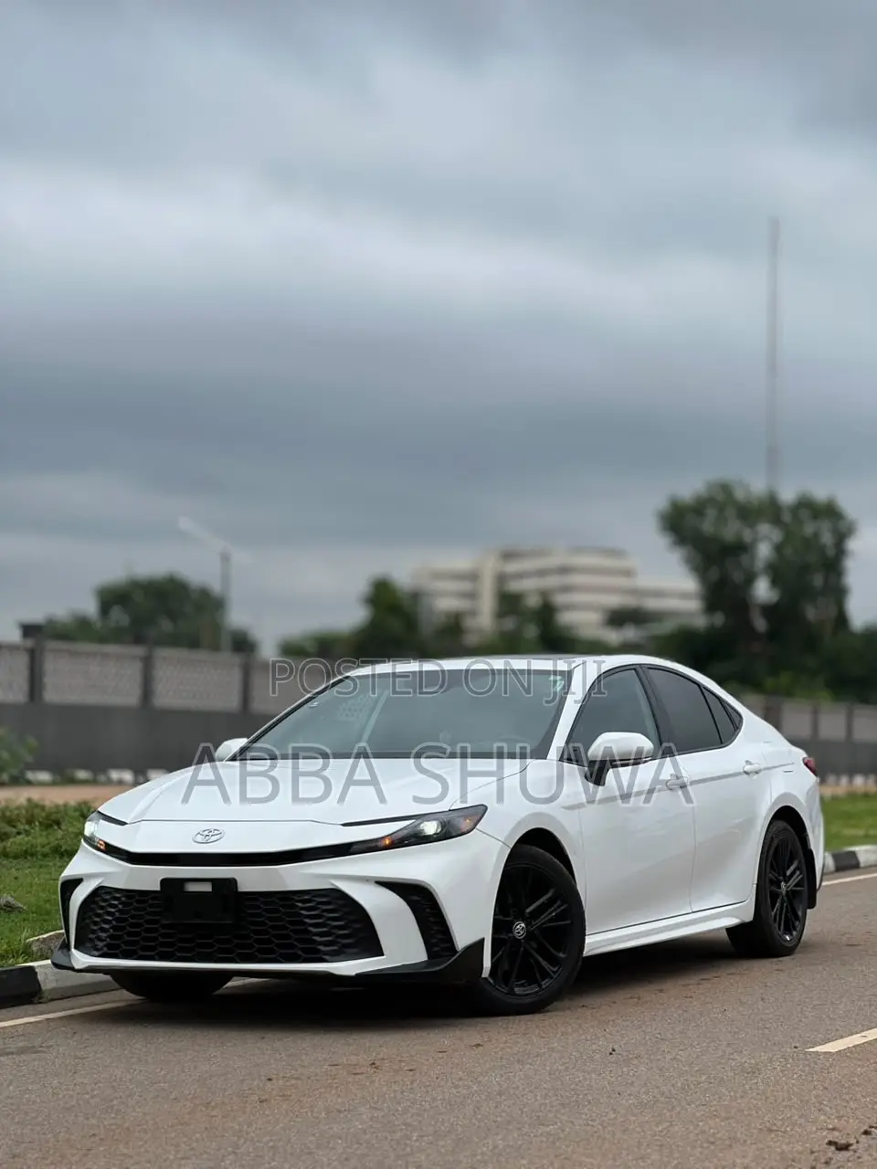 Toyota Camry SE 2025 White