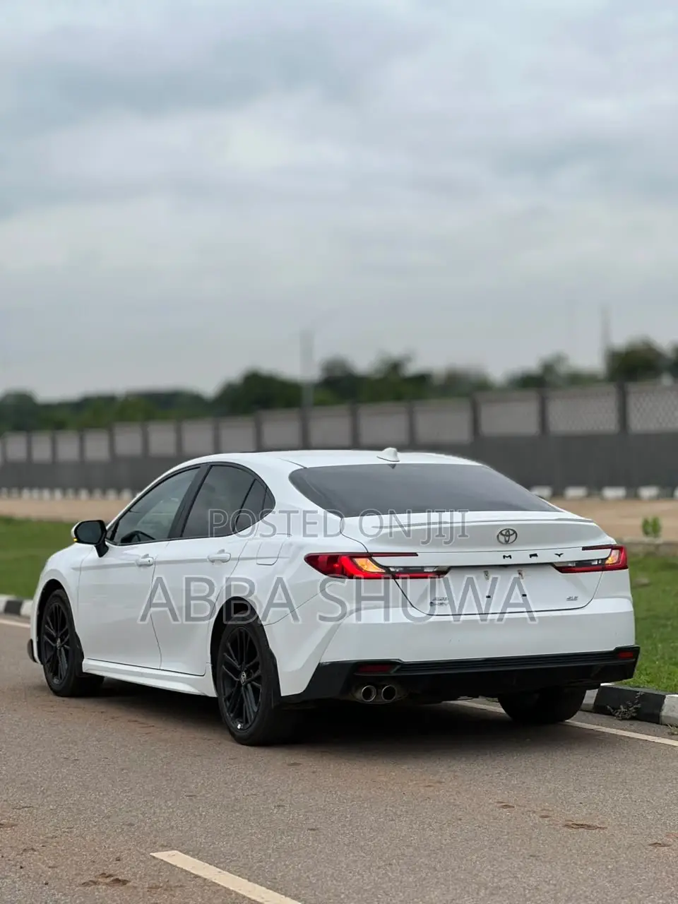 Toyota Camry SE 2025 White