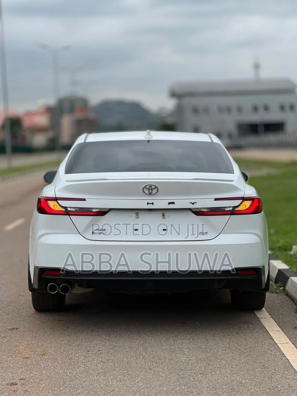 Toyota Camry SE 2025 White