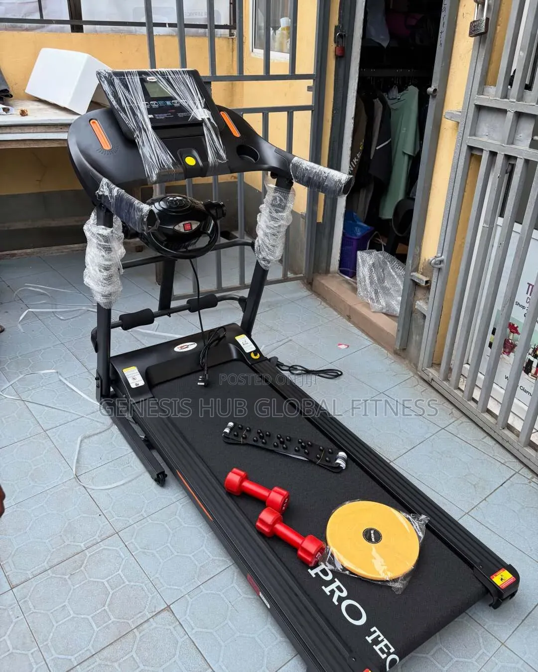 2hp Threadmill With Massager, Dumbell and Waist Twister G65