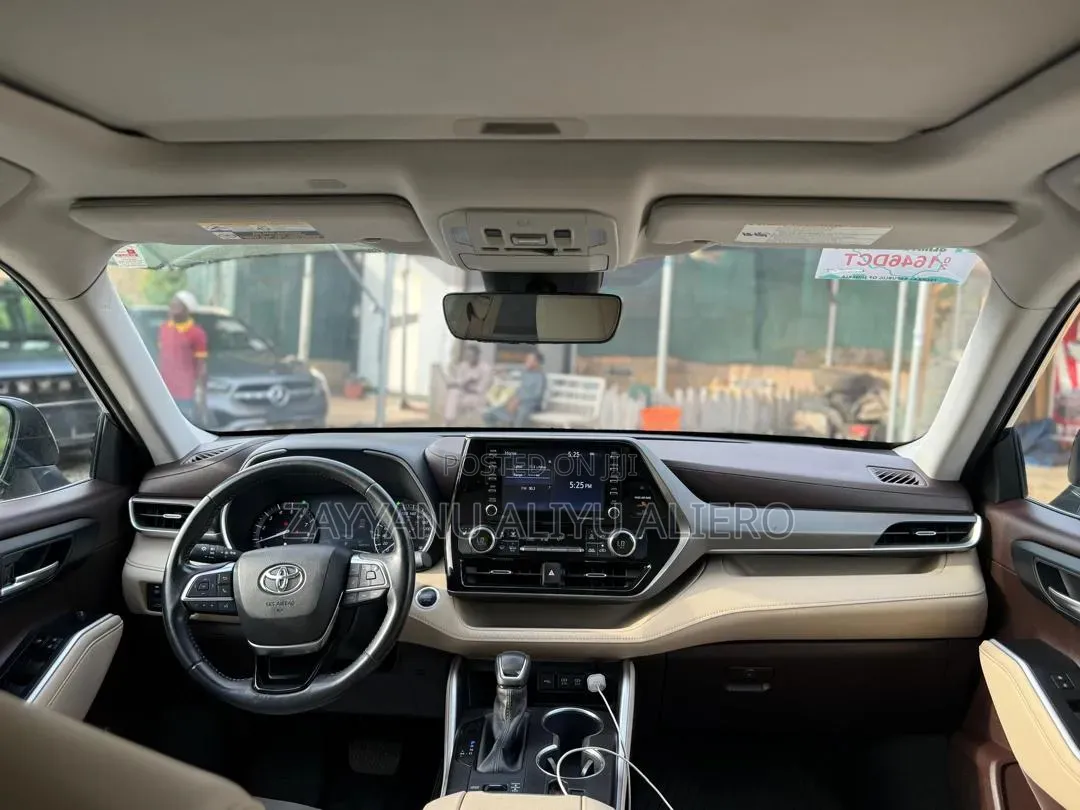 Toyota Highlander 2021 Blue