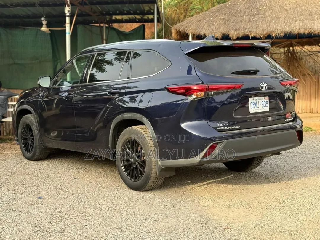 Toyota Highlander 2021 Blue