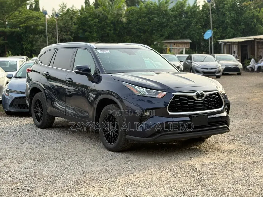 Toyota Highlander 2021 Blue