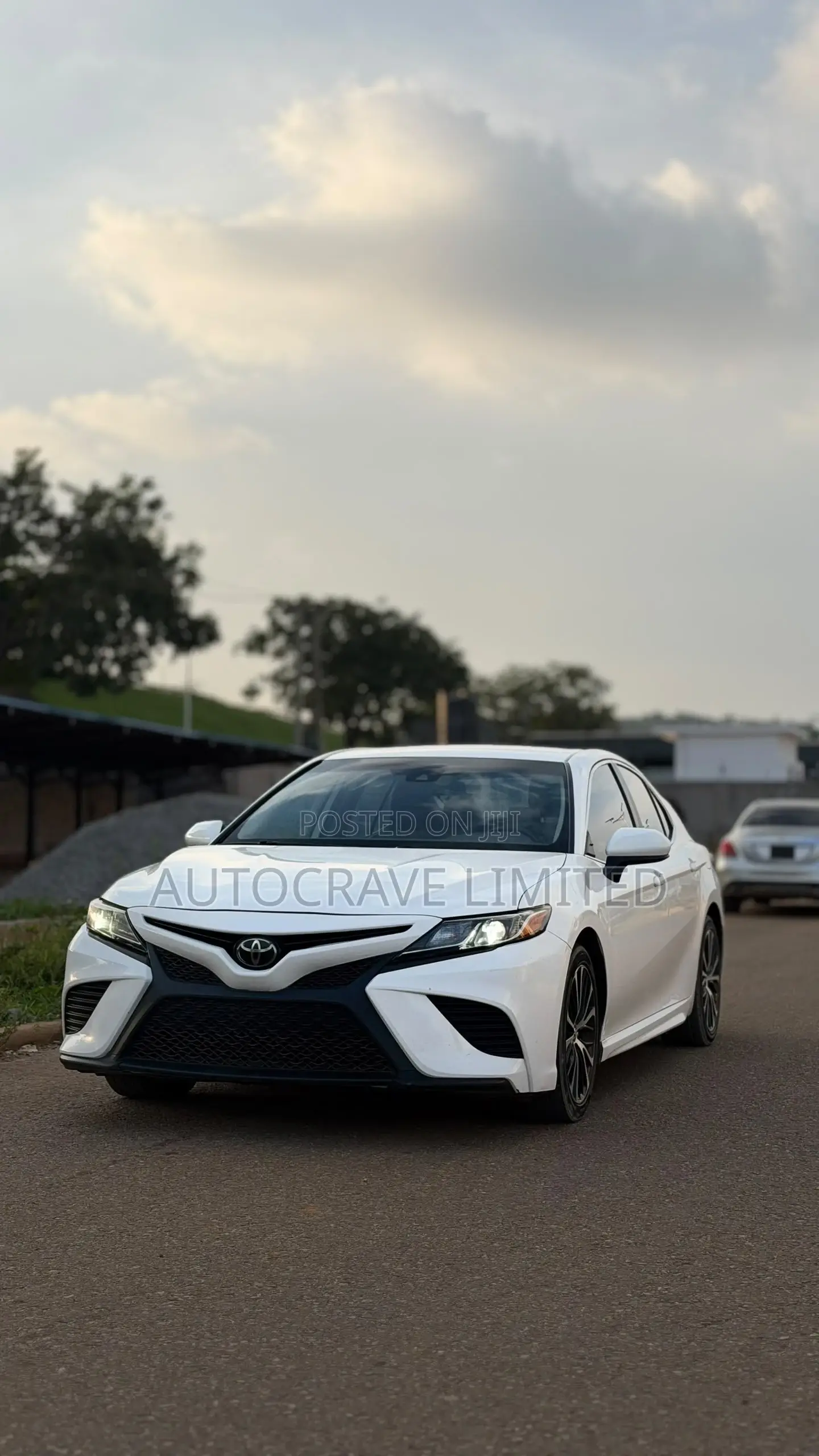Toyota Camry SE FWD 2020 White