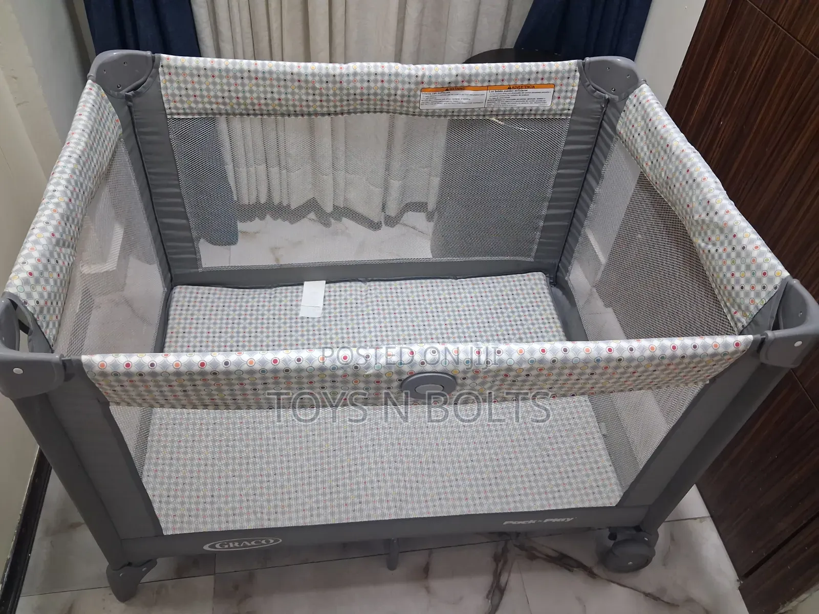 Graco Multicolored Dot Baby Cot