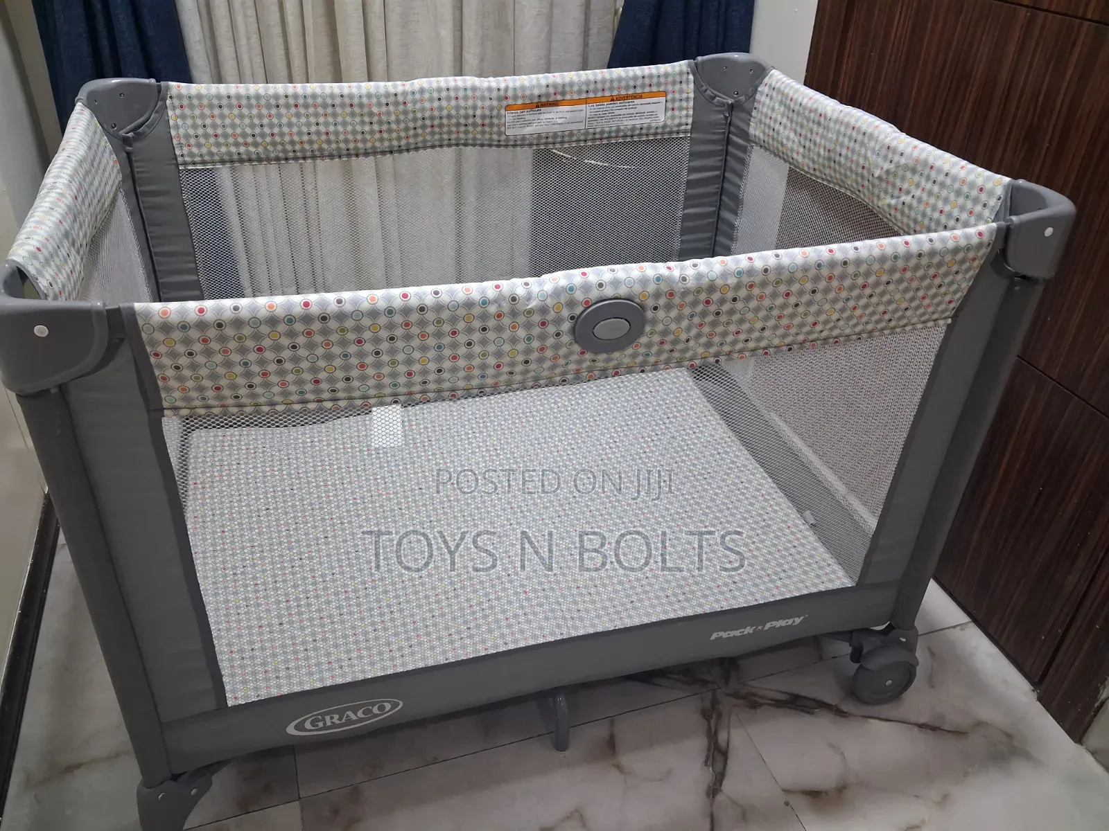Graco Multicolored Dot Baby Cot