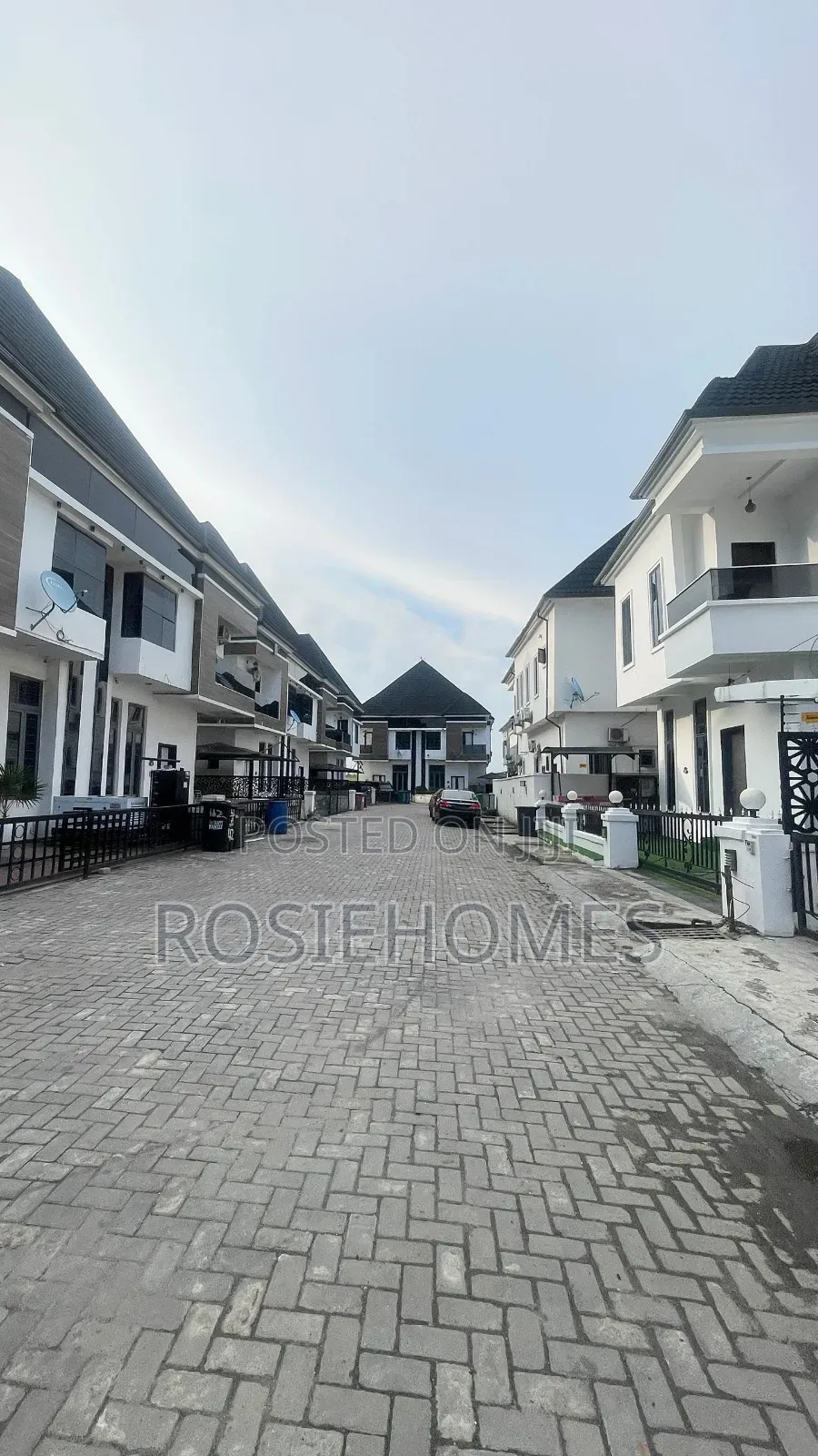 4bdrm Duplex in Chevron for rent