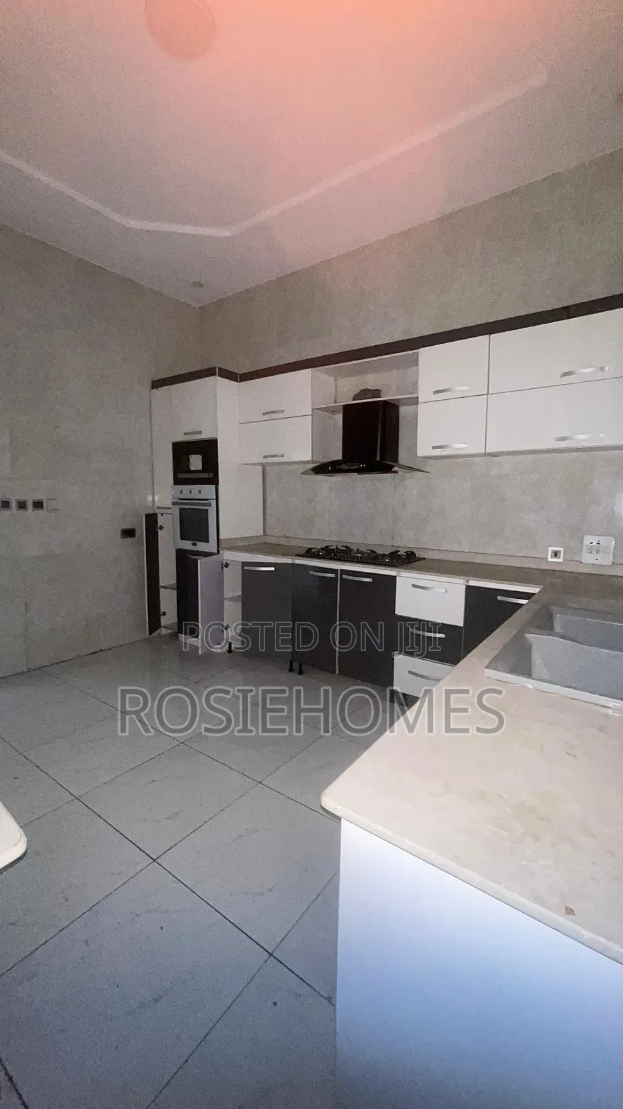 4bdrm Duplex in Chevron for rent